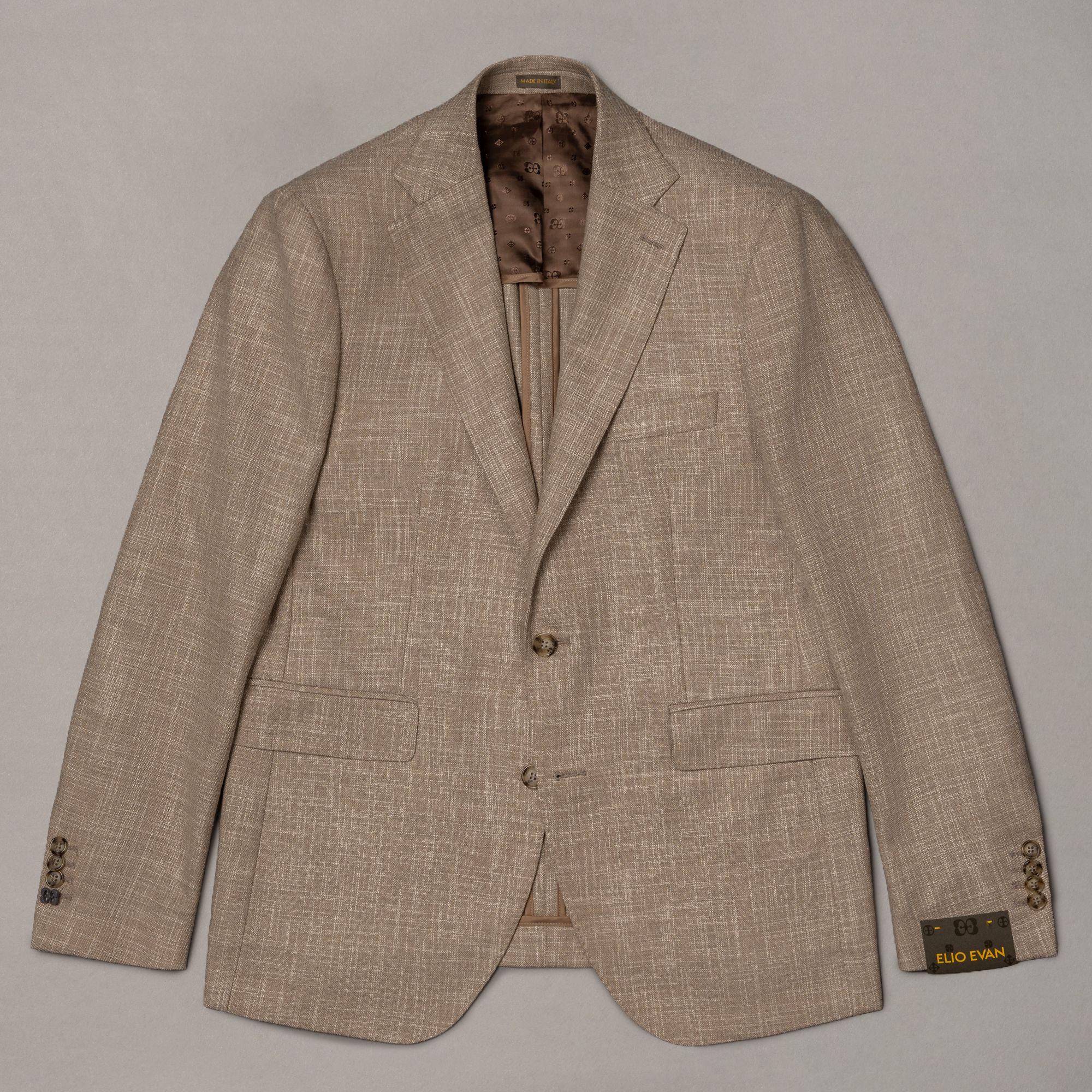 Giacca in lana-seta beige, sfoderata e Made in Italy. Premium menswear con linea slim e presenza misurata firmata Elio E