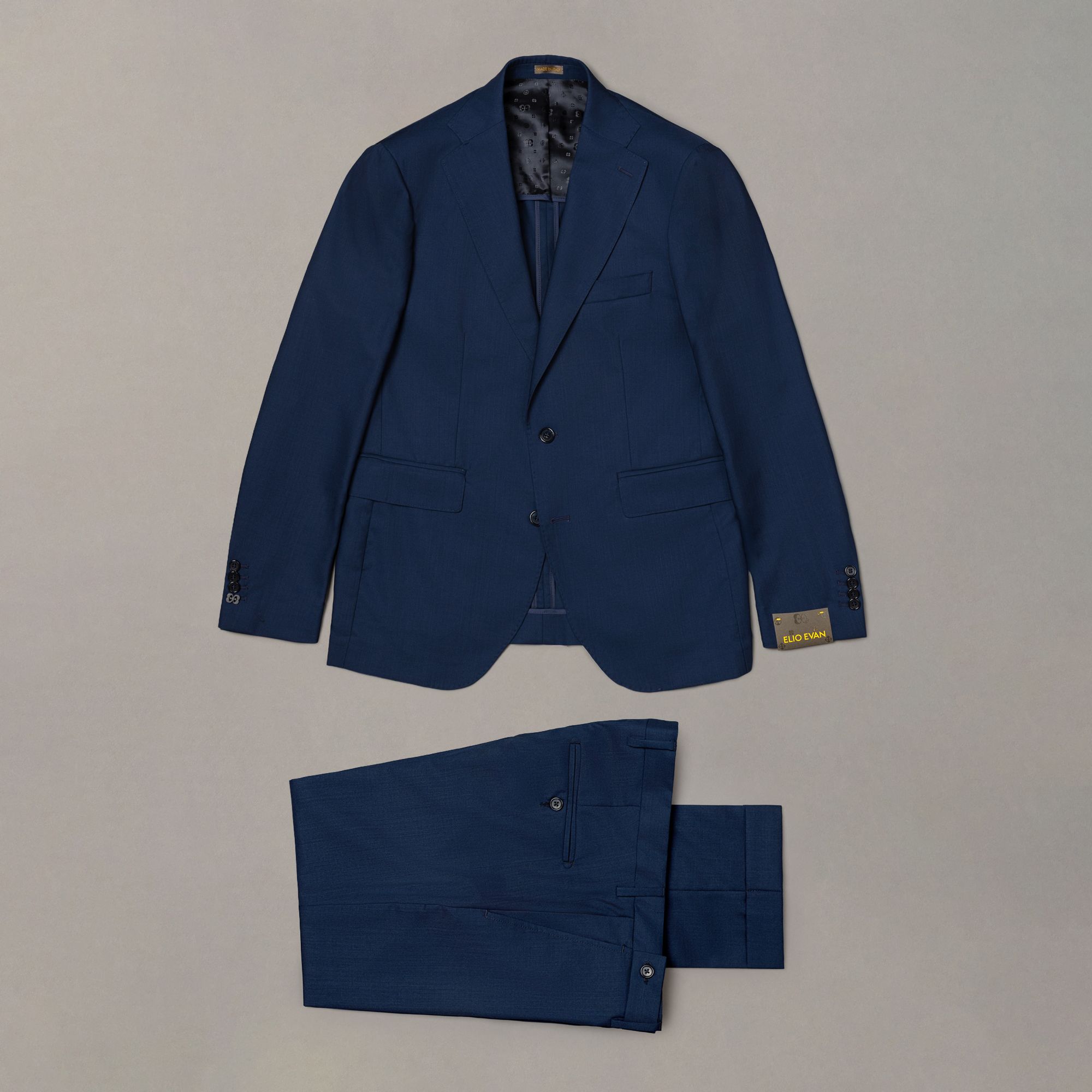 Abito blu notte in lana vergine e seta, Made in Italy. Linea slim, costruzione precisa e presenza composta firmata Elio