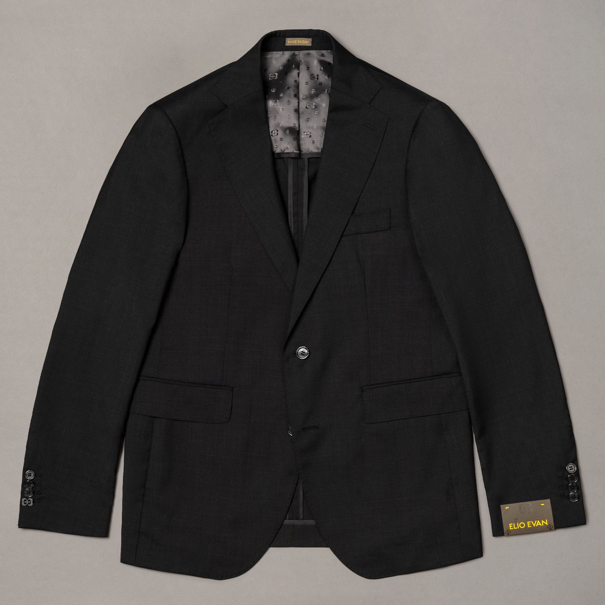 Giacca in lana vergine con costruzione destrutturata e vestibilità regolare. Premium menswear con italian fashion e misu