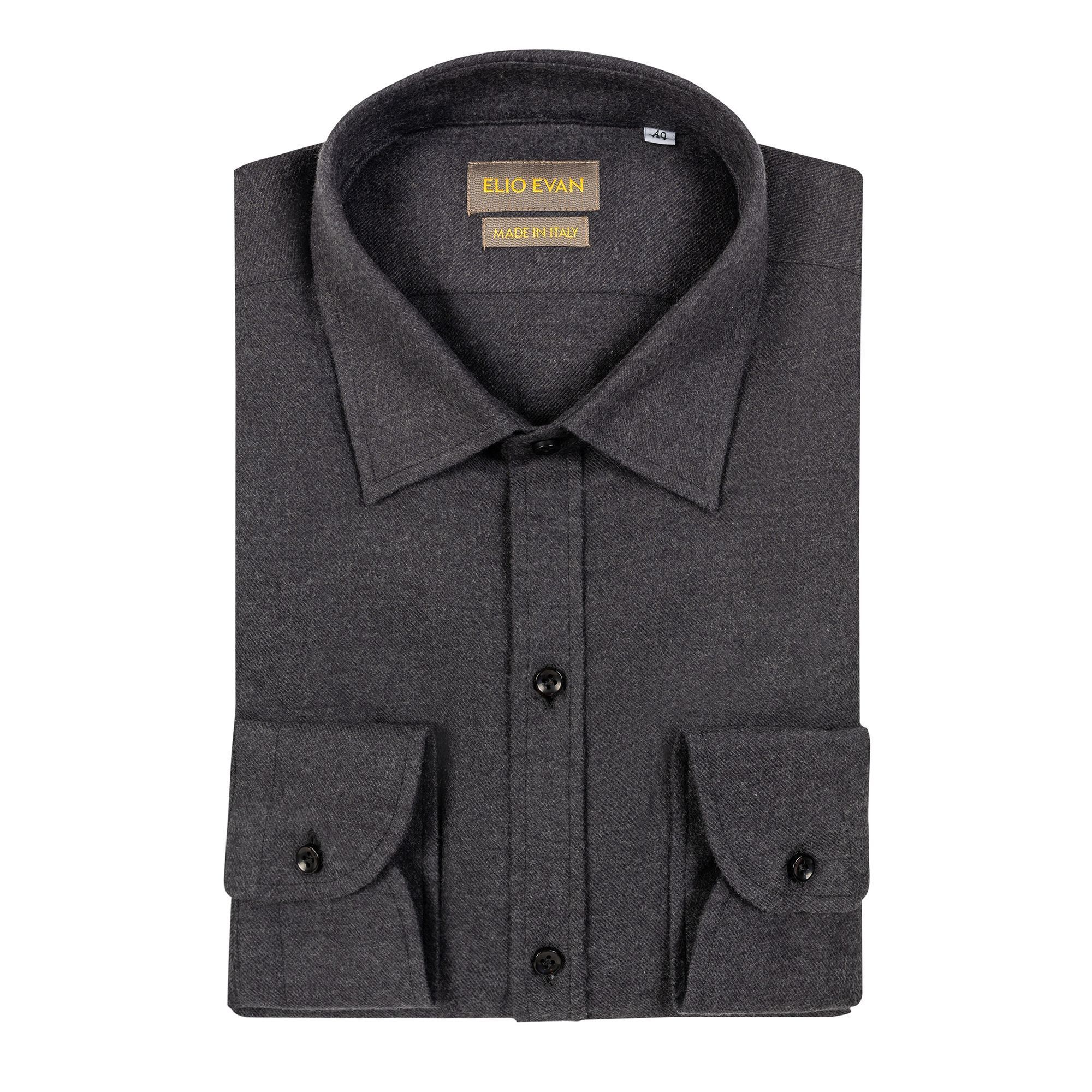 Camicia uomo Elio Evan in flanella di cotone grigio antracite con collo italiano Ralph e polsini arrotondati.