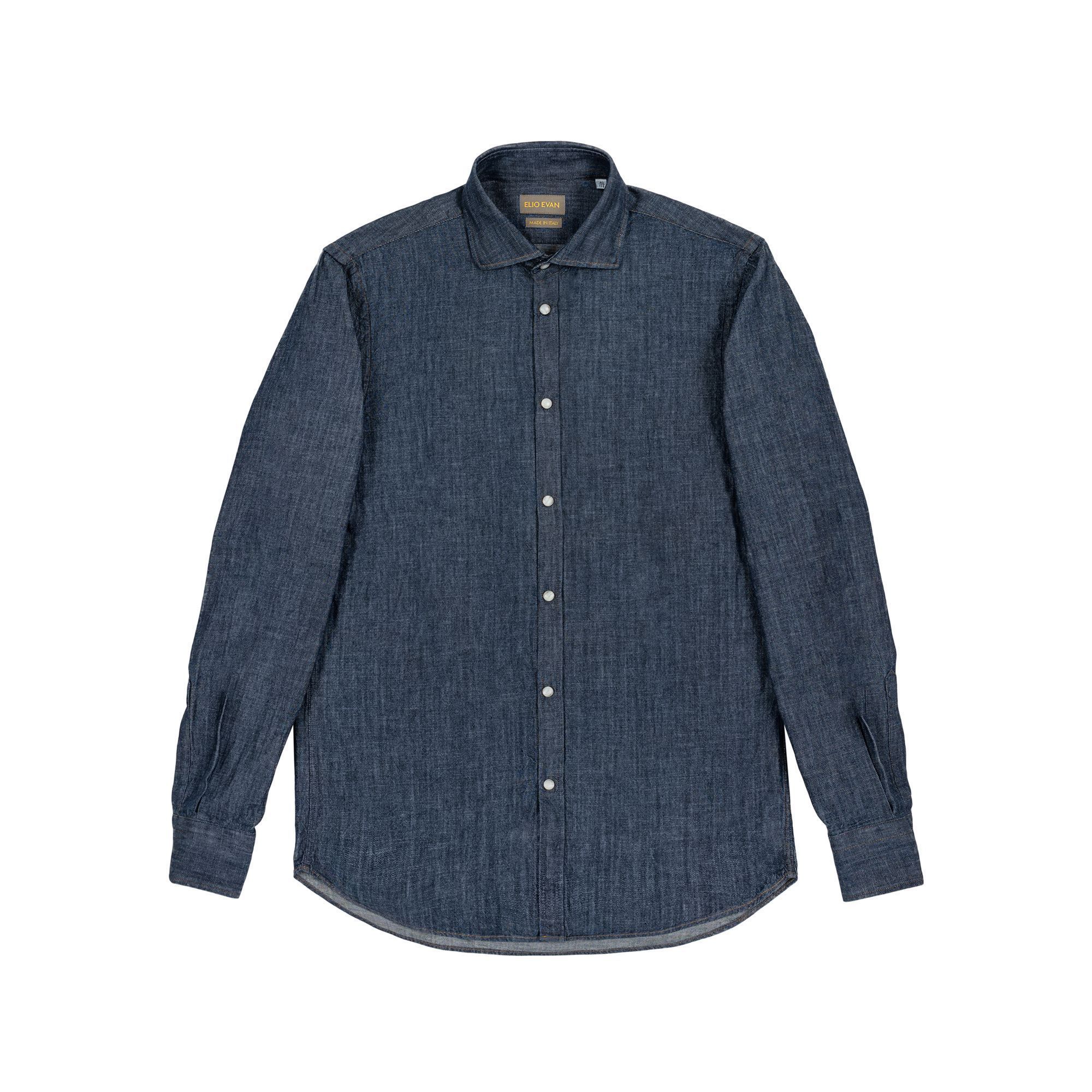 Camicia uomo Elio Evan in denim organico blu indaco con bottoni a pressione e cuciture a contrasto.