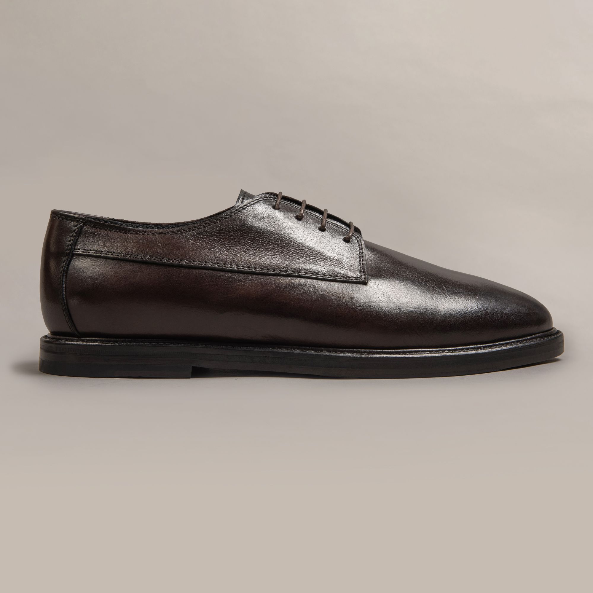 Scarpe Derby marroni in vera pelle di Elio Evan con suola in cuoio.