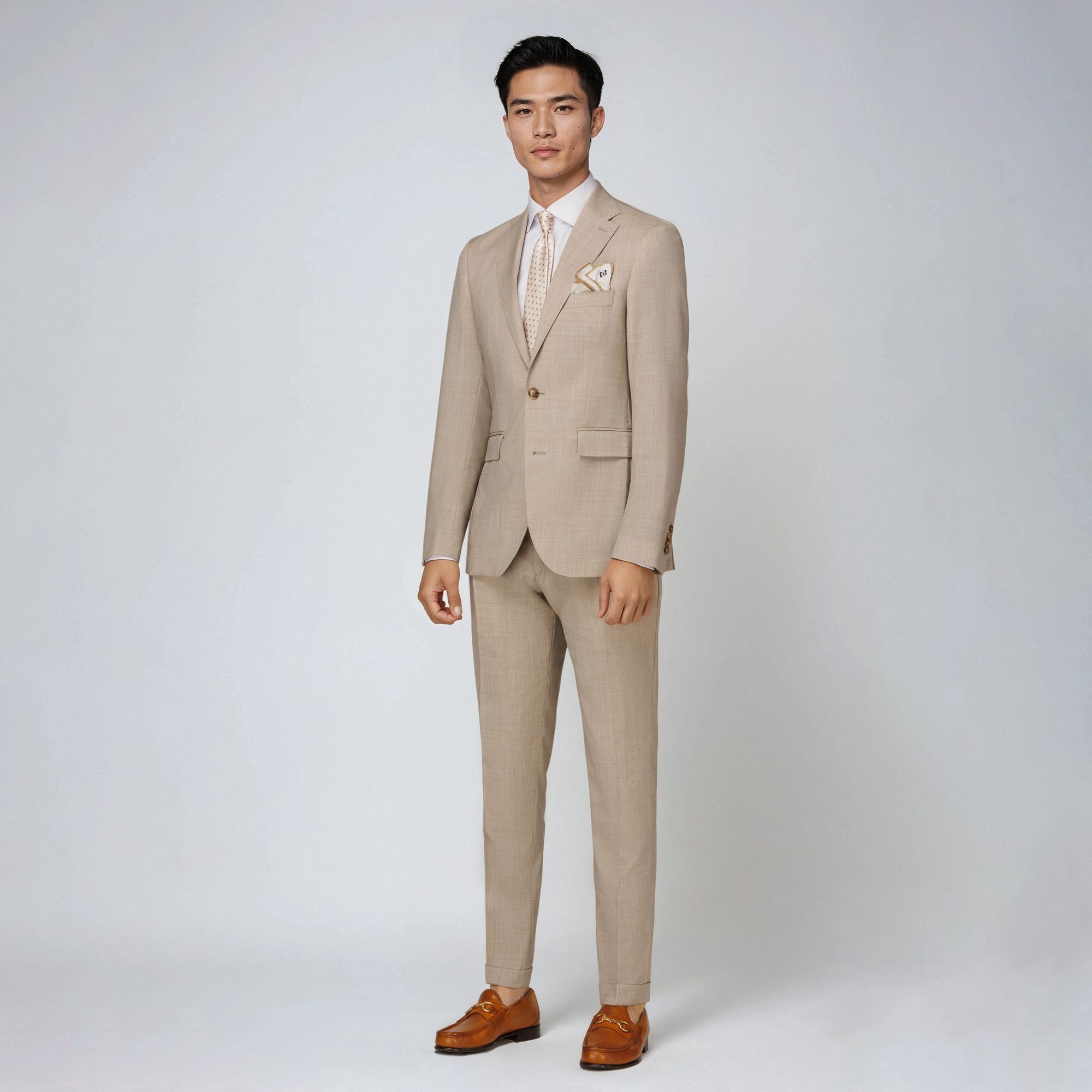 Abito uomo beige chiaro Elio Evan in lana bi-stretch mélange con pince e risvolto. Made in Italy.