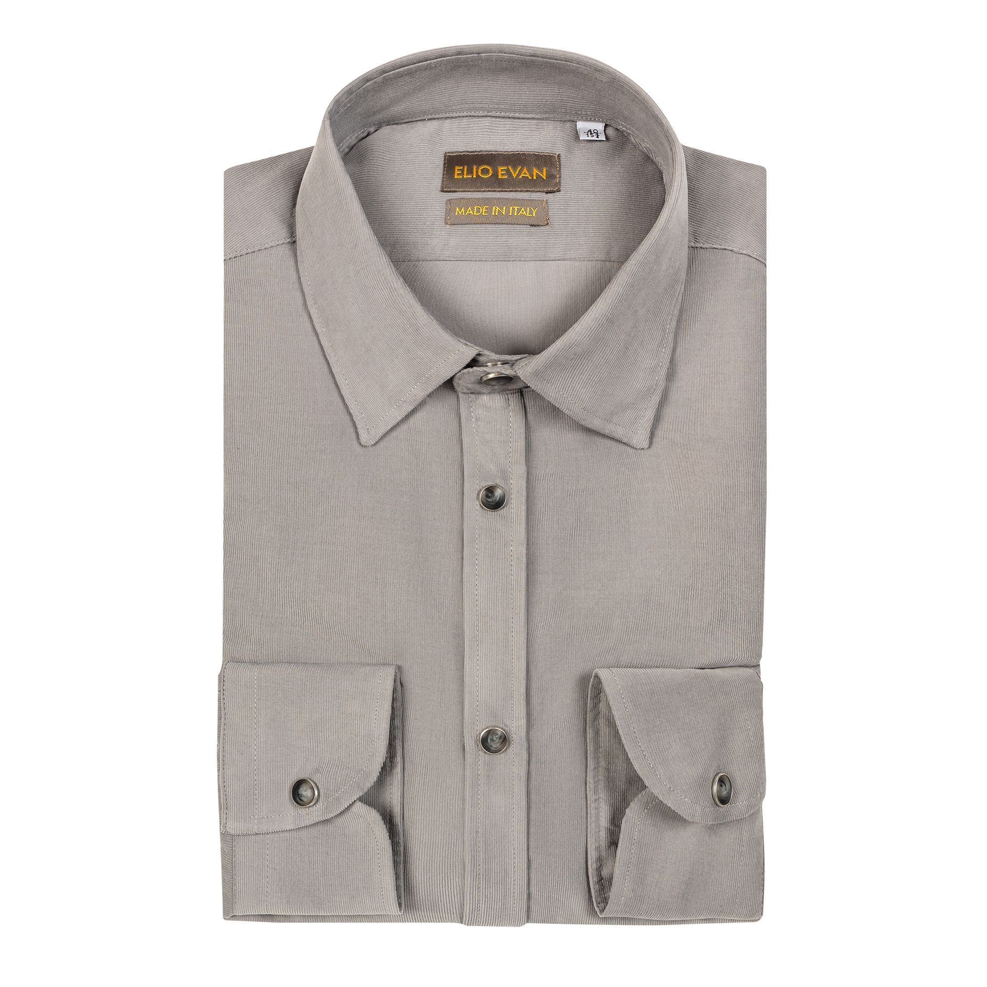 Camicia uomo Elio Evan in velluto di cotone a coste sottili grigio pietra con collo italiano Ralph e bottoni a pressione.