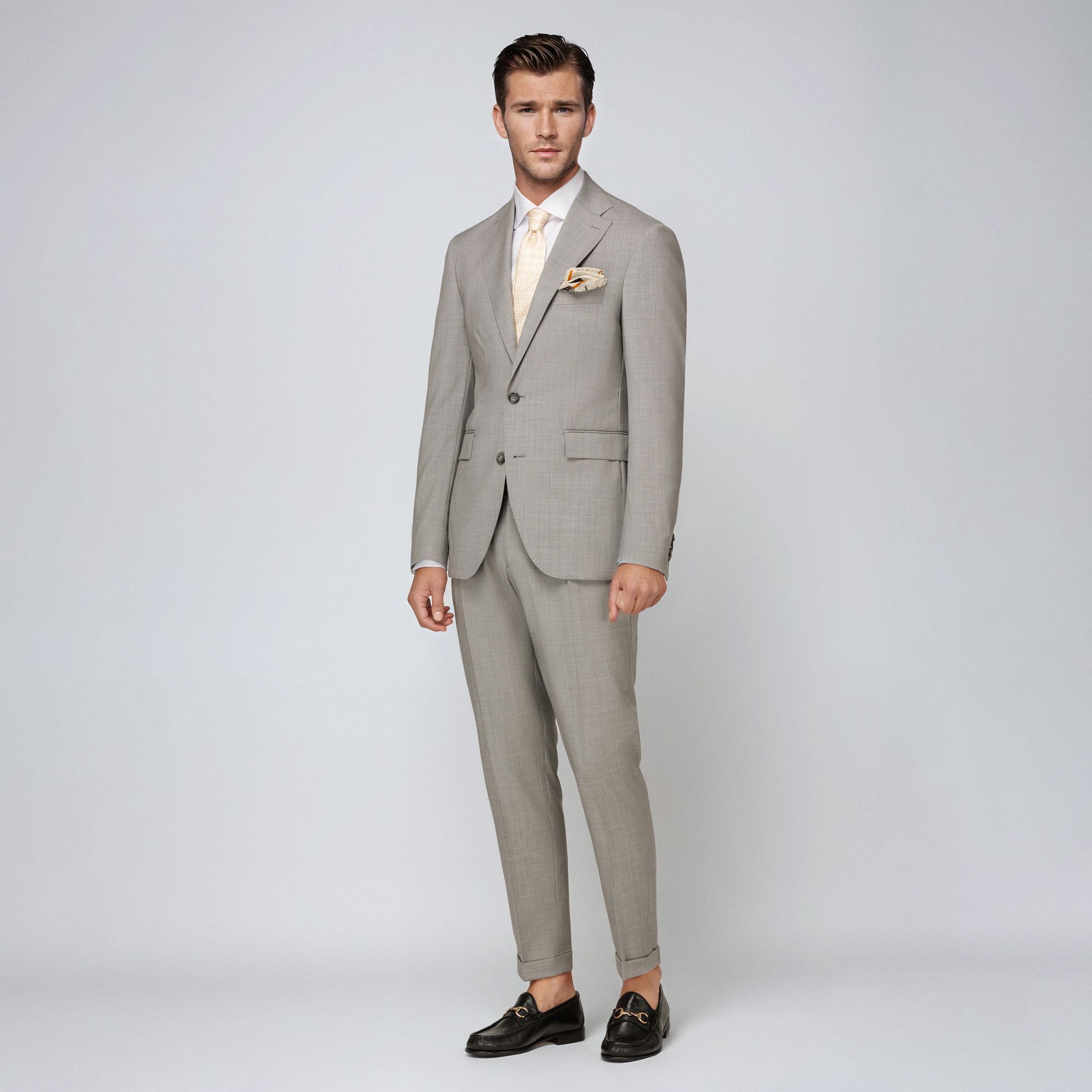 Abito uomo grigio chiaro Elio Evan in lana vergine melange con pince e fondo risvoltato. Made in Italy.