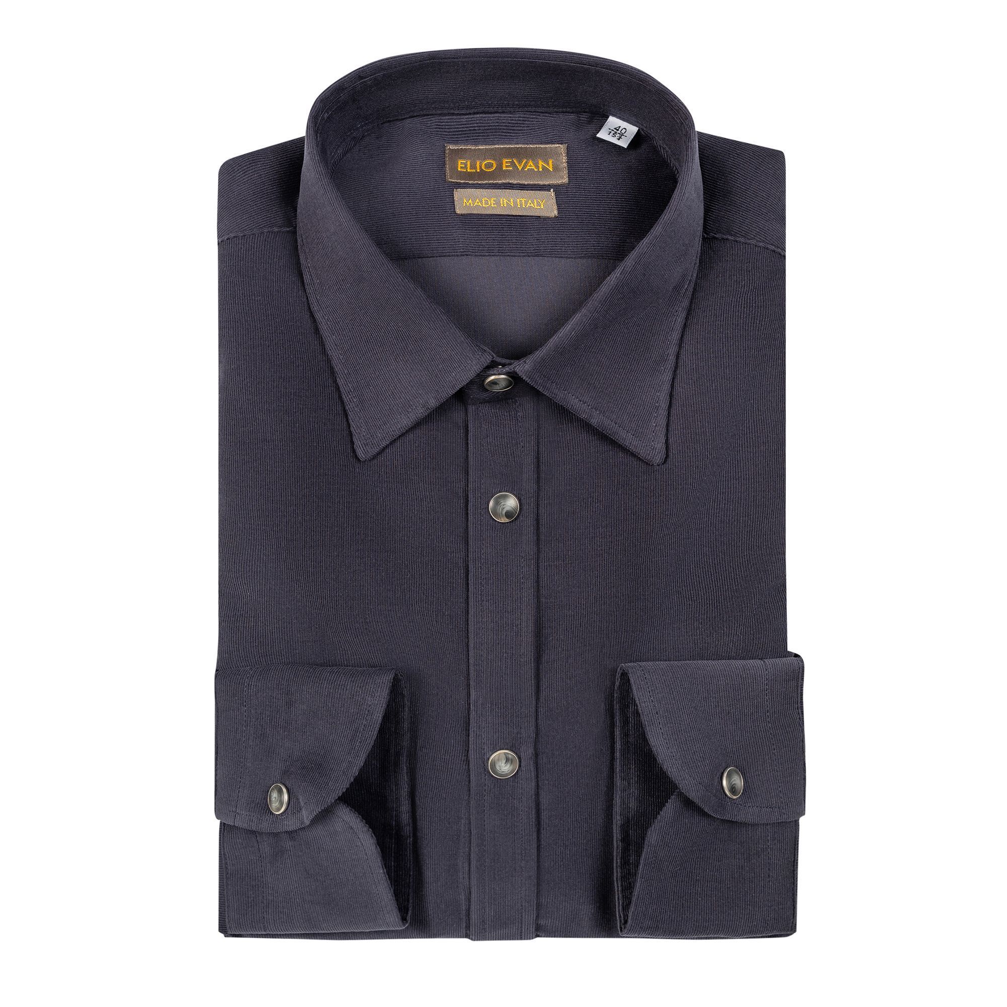 Camicia uomo Elio Evan in velluto di cotone a coste sottili blu navy con collo italiano Ralph e bottoni a pressione.