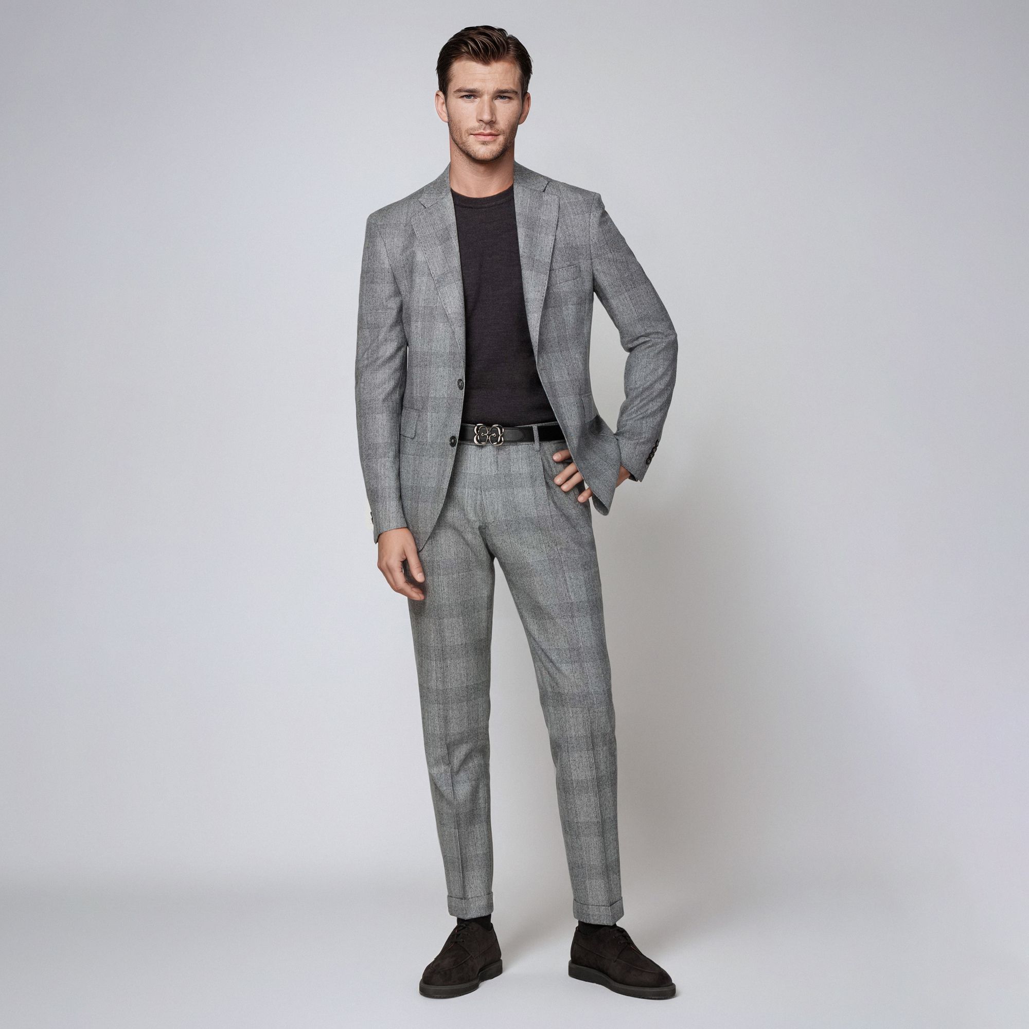 Look uomo con completo doppiopetto blu navy, beige camicia polo e mocassini firmato Elio Evan