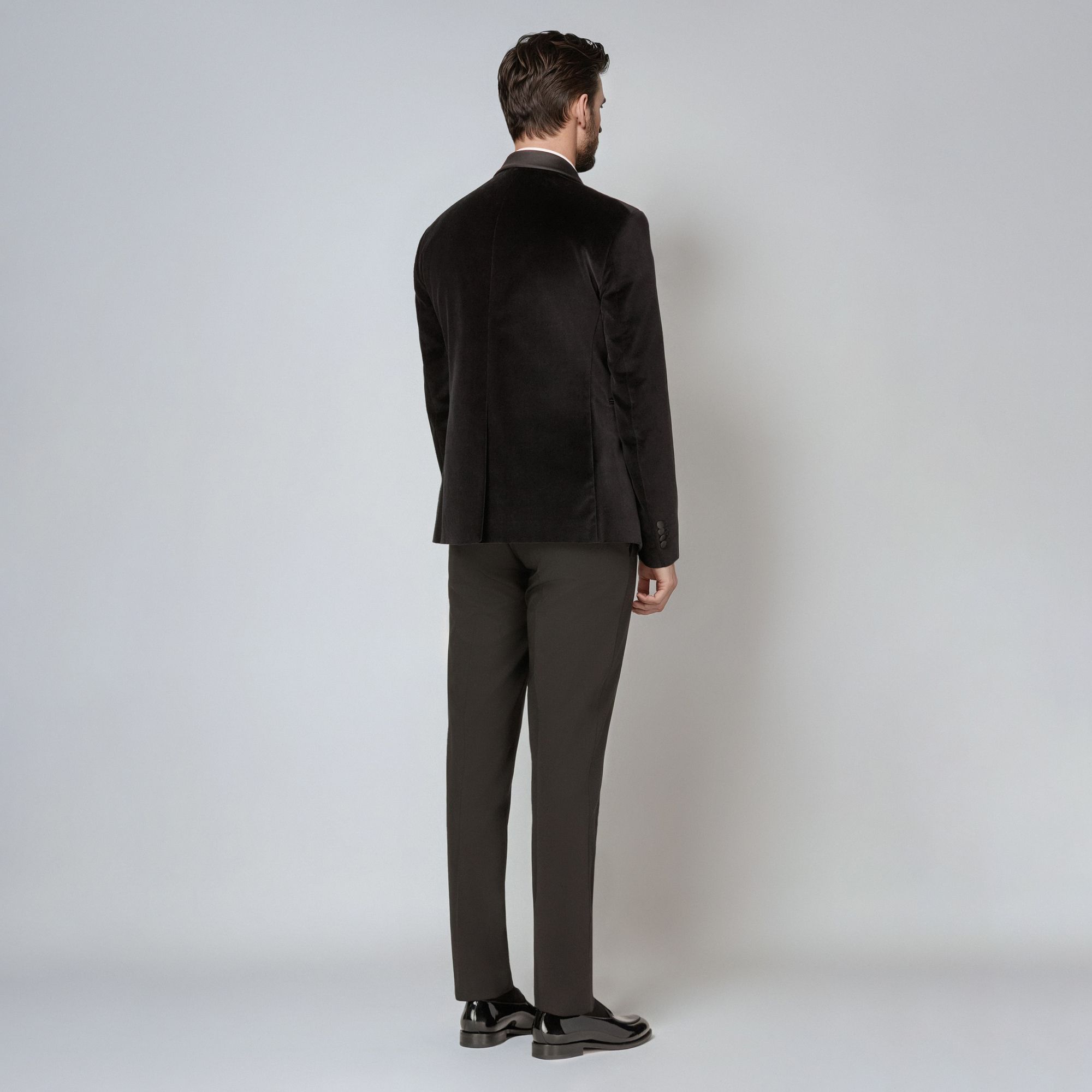 Total Look Smoking in Velluto Nero – Eleganza Black Tie