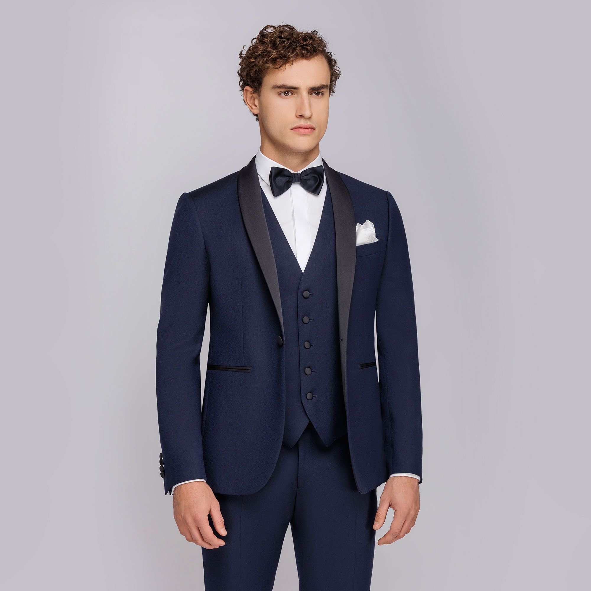 Abito smoking con gilet blu