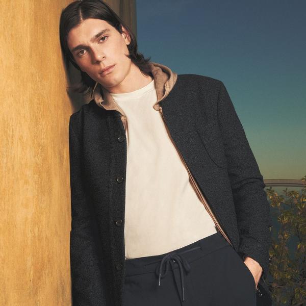 PANTALONI SPORTIVI & PANTALONI ELASTICIZZATI: UN VIAGGIO DALL’ABBIGLIAMENTO FORMALE DA UOMO AD UNO STILE UPPER CASUAL